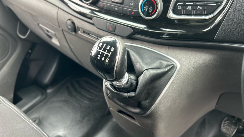 Ford Transit Custom 300 L2 Diesel Fwd 2.0 EcoBlue 130ps Low Roof Limited Van